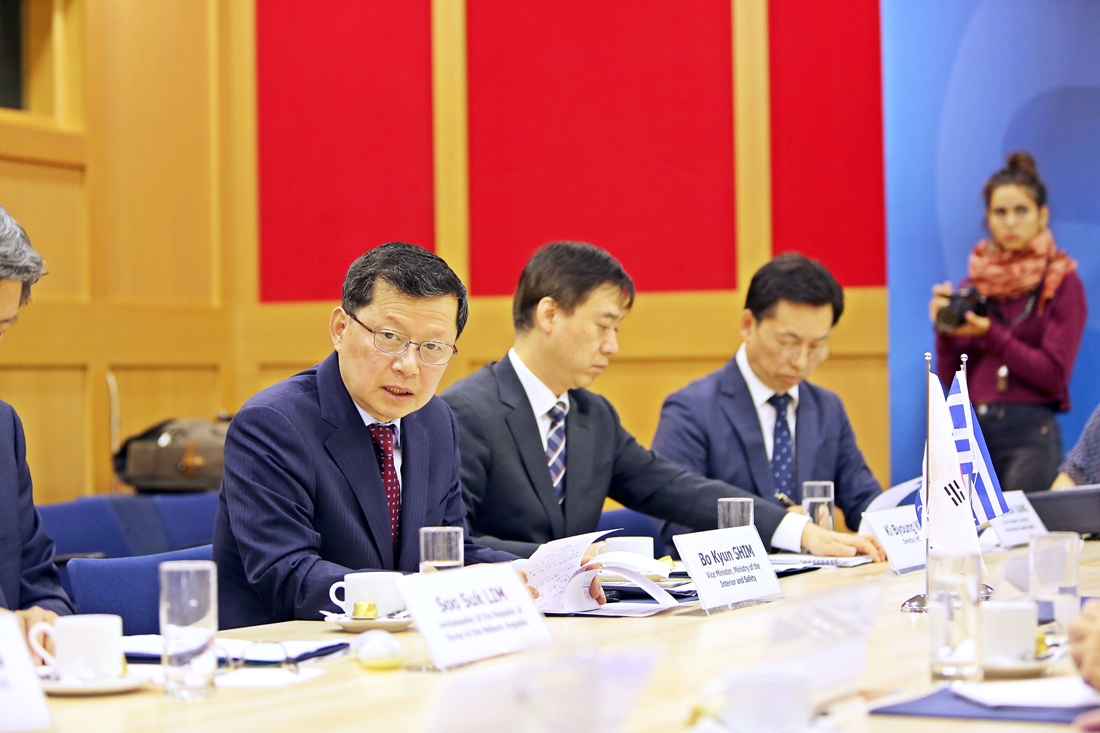 Vice Minister Shim Bo-kyun attended the 2nd Korea-Greece e-Government Cooperation Committee Meeting and delivered an opening speech on October 1, at the Ministry of Digital Policy, Telecommunications and Media in Athens, Greece. 