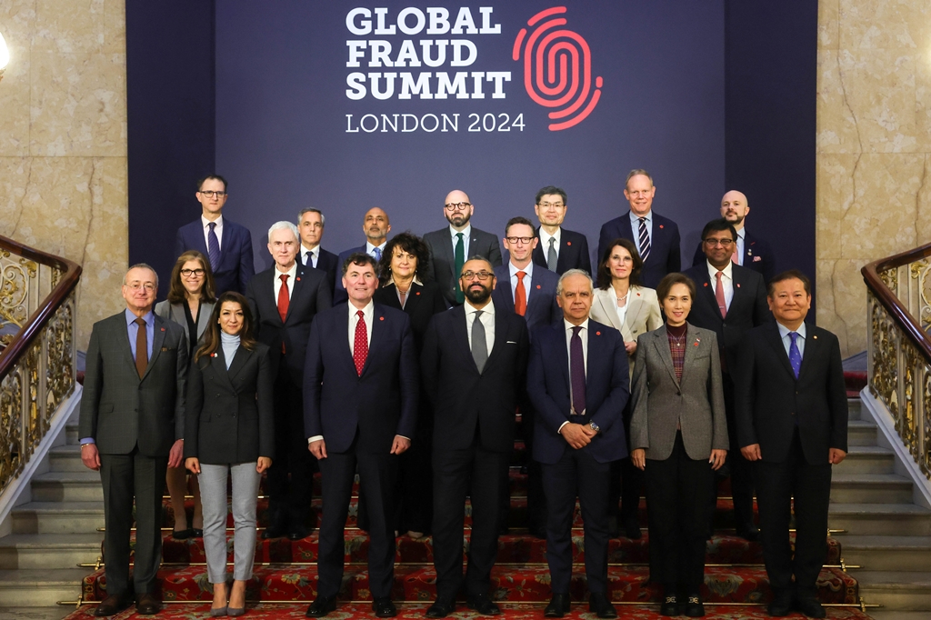 Minister of the Interior and Safety Lee Sang-min takes a commemorative photo with representatives from 11 countries, including the United Kingdom, at the Global Fraud Summit in London, England, on the morning of March 11 (local time).