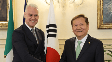 Minister Lee Sang-min meets with the Italian Minister for Public Administration.