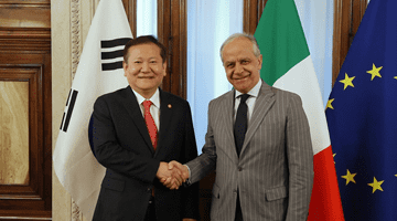 Minister Lee Sang-min meets with the Italian Interior Minister.