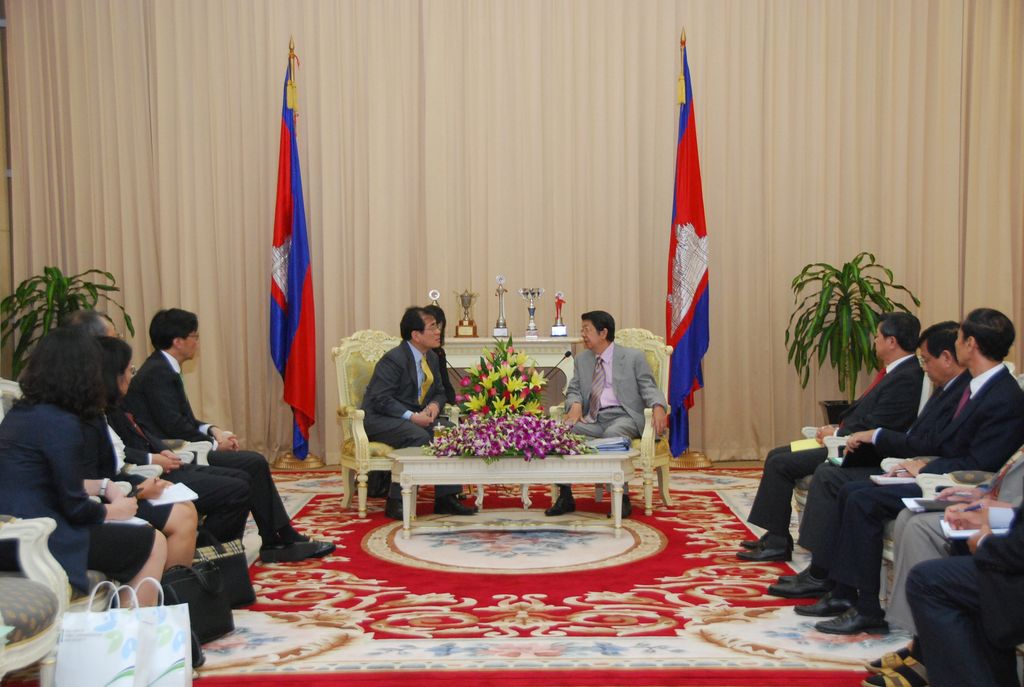 Vice Minister visits Cambodia