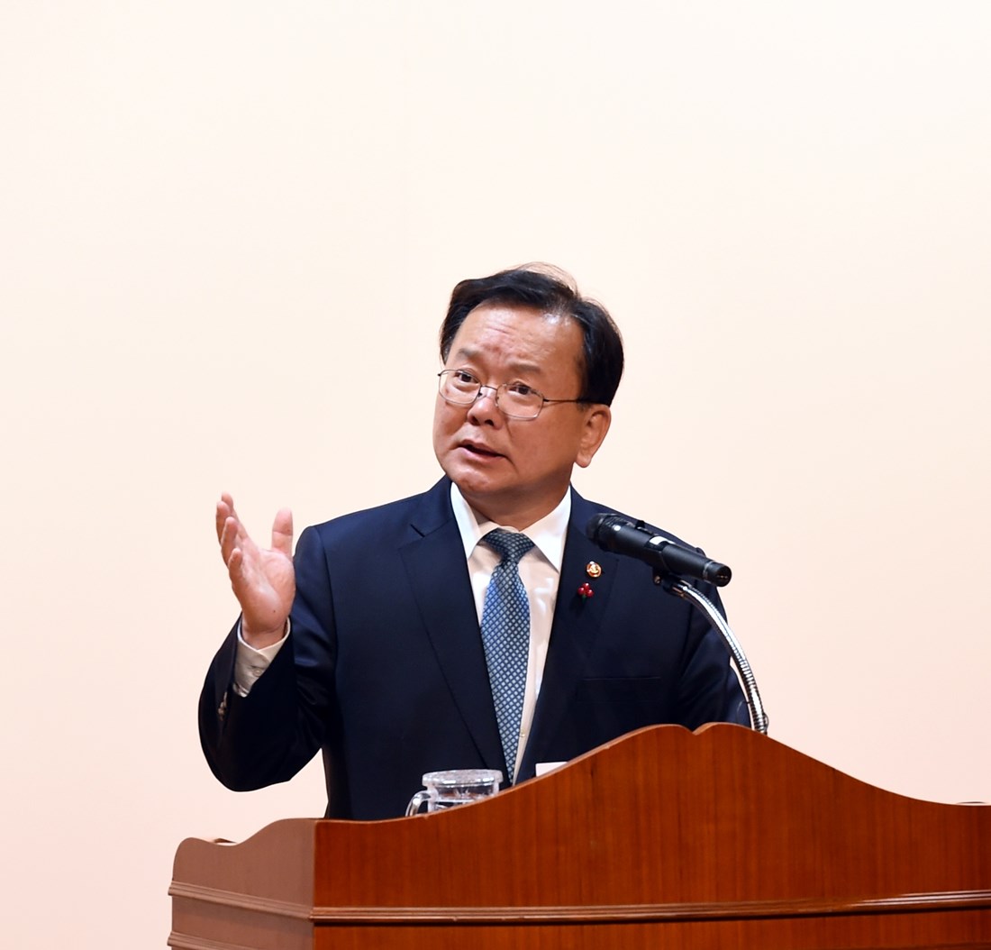 김부겸 장관이 18일 오후 정부세종청사에서 열린 '2018년 지역안전 개선 워크숍'에서 인사말을 하고 있다.