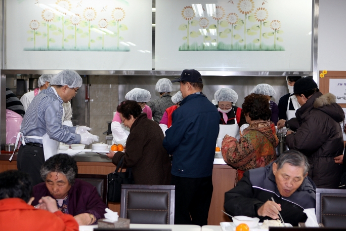 정남준 제2차관, 노인종합복지관 급식봉사 활동