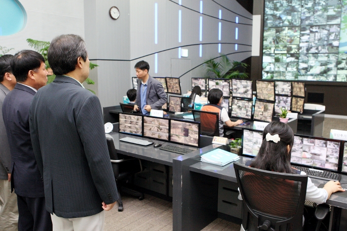 맹형규 장관, 안산 CCTV 통합관제센터 방문