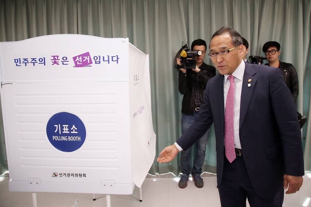 홍윤식 장관, 제19대 대선 선거인명부 작성 상황 점검