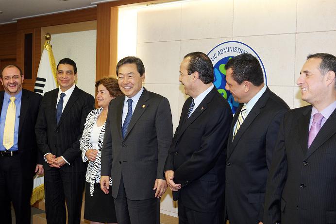 Minister Maeng meets SICA Ministers