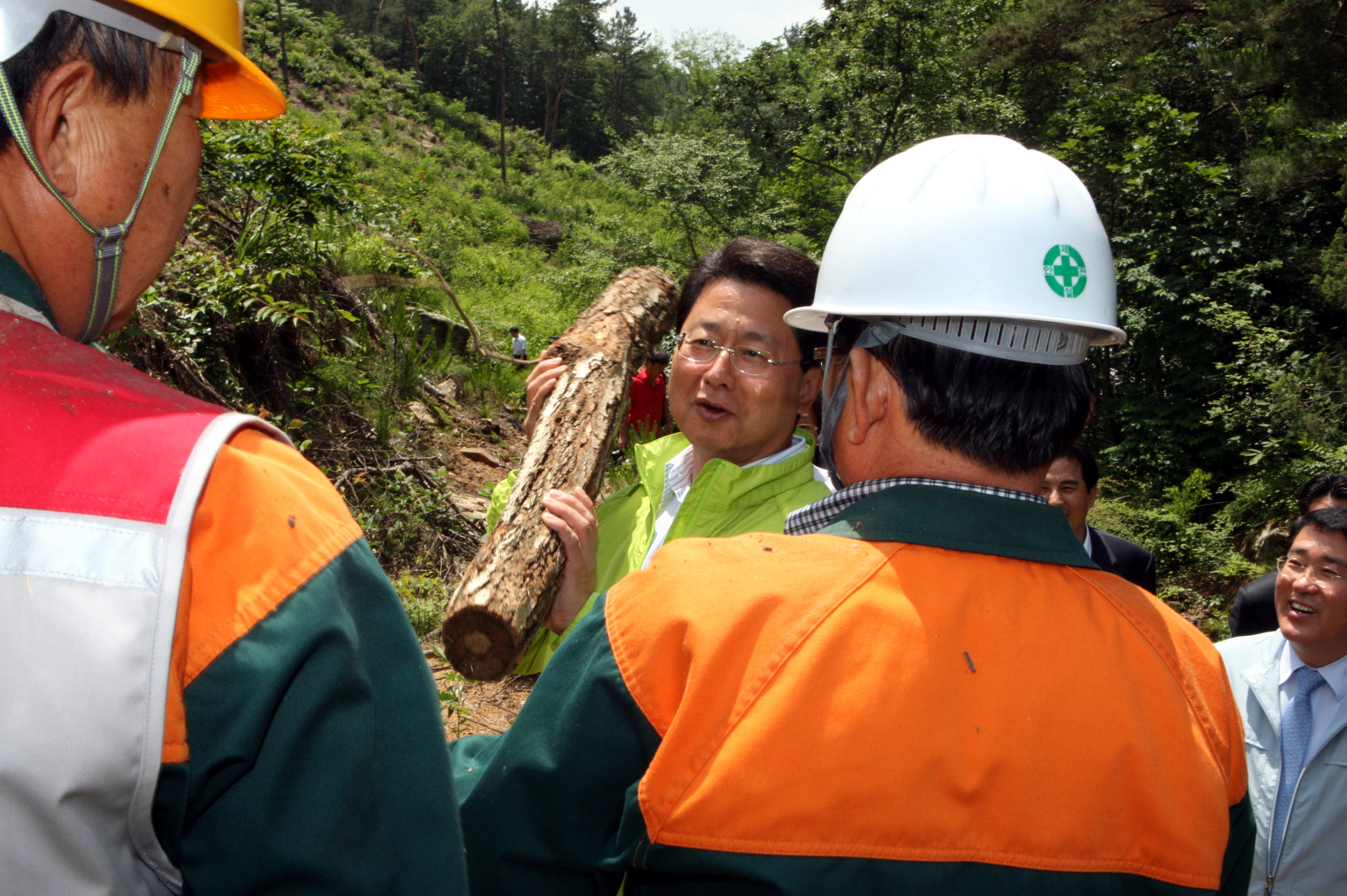 이달곤 장관, 희망근로프로젝트사업 `숲가꾸기` 현장 방문 
