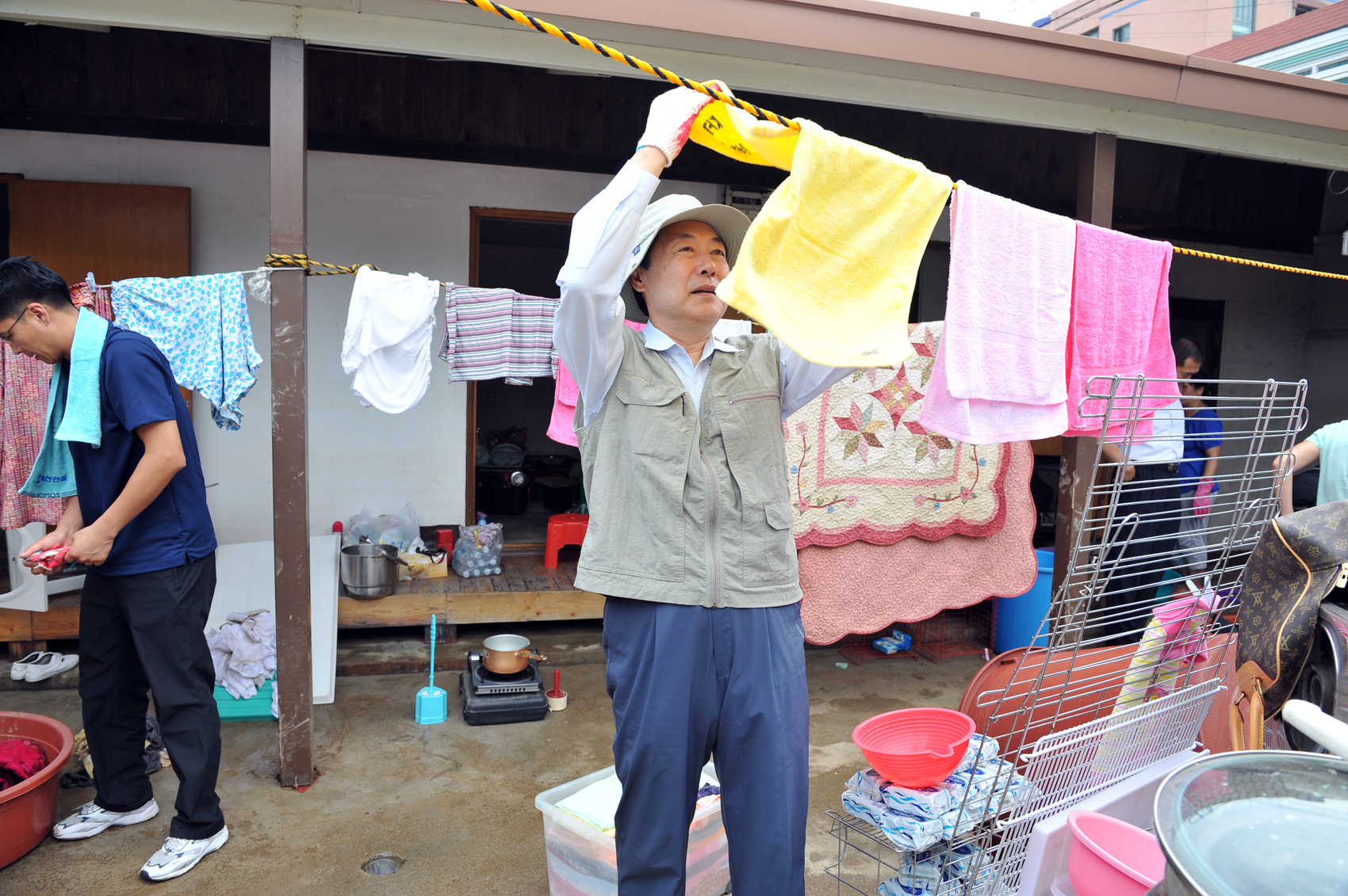맹형규 장관, 수해피해지역 복구 지원 봉사활동
