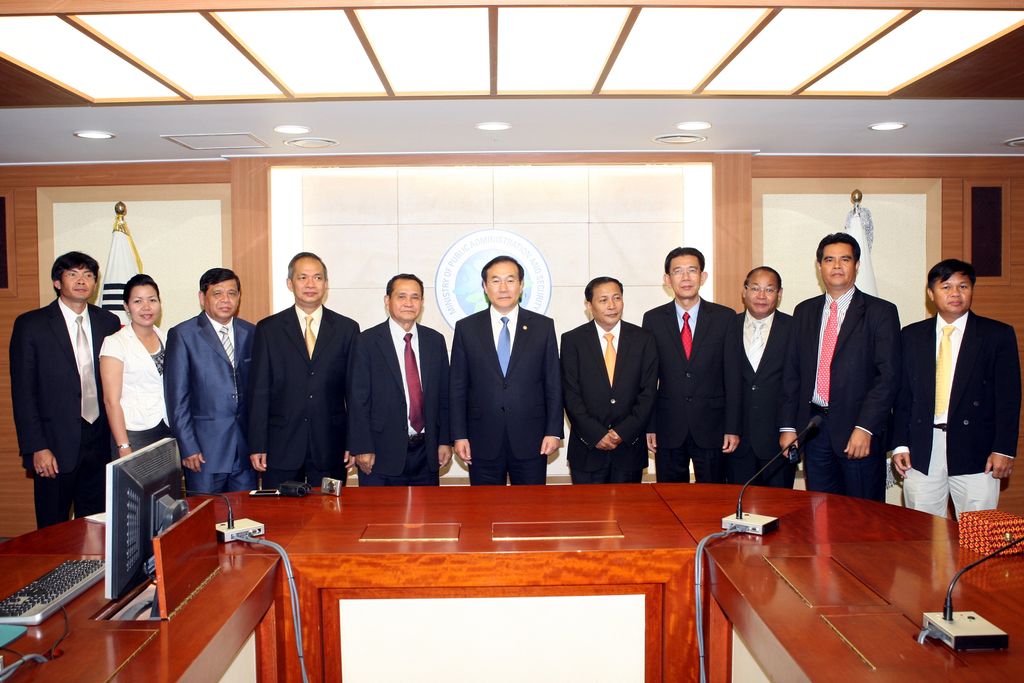 Cambodia's high-level delegation visits MOPAS