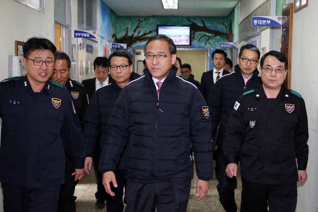 홍윤식 장관, 기동본부 의경·현장경찰 격려