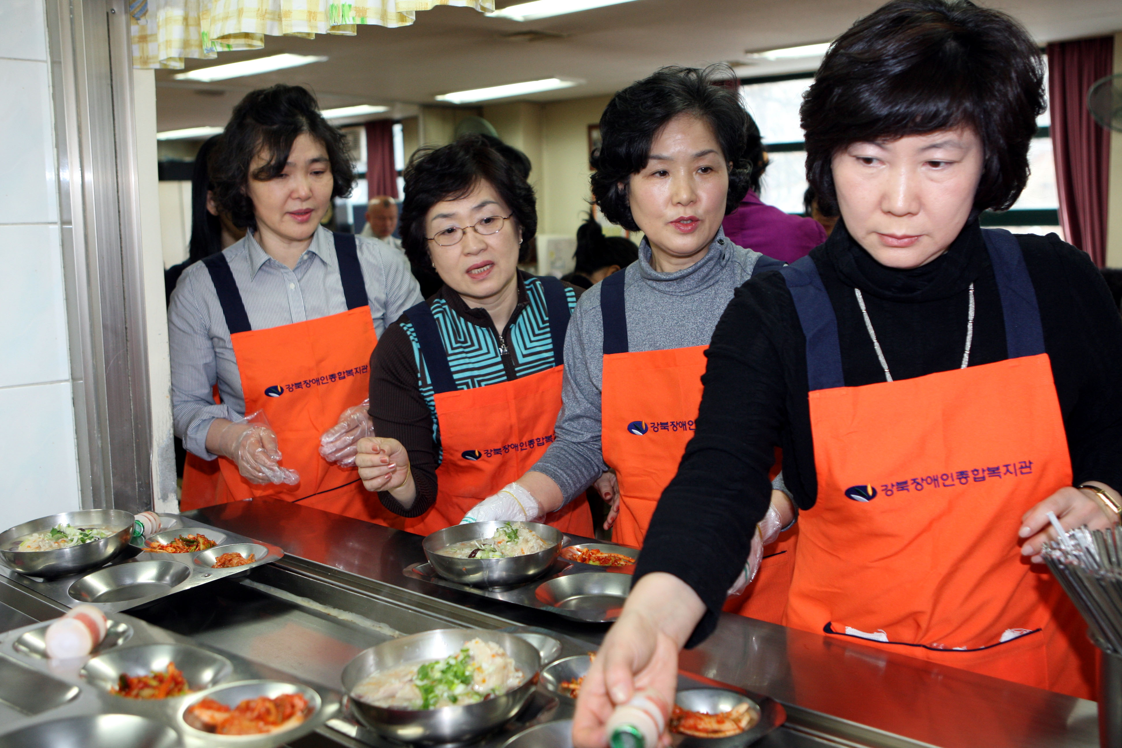 행정안전부 간부 부인회, 강북장애인복지관 급식봉사 활동
