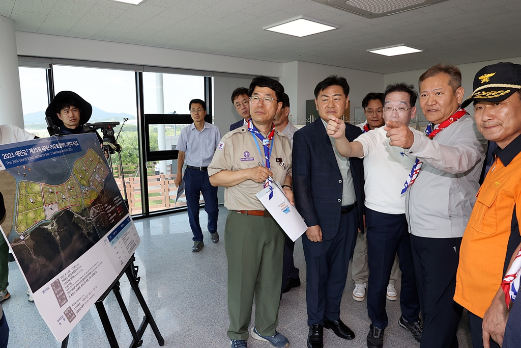 Lee Sang-min, Minister of the Interior and Safety, visits the Saemangeum in Buan-gun, Jeollabuk-do, where the 2023 World Scout Jamboree will be held to check the preparation status and safety measures on the afternoon of the 29th.