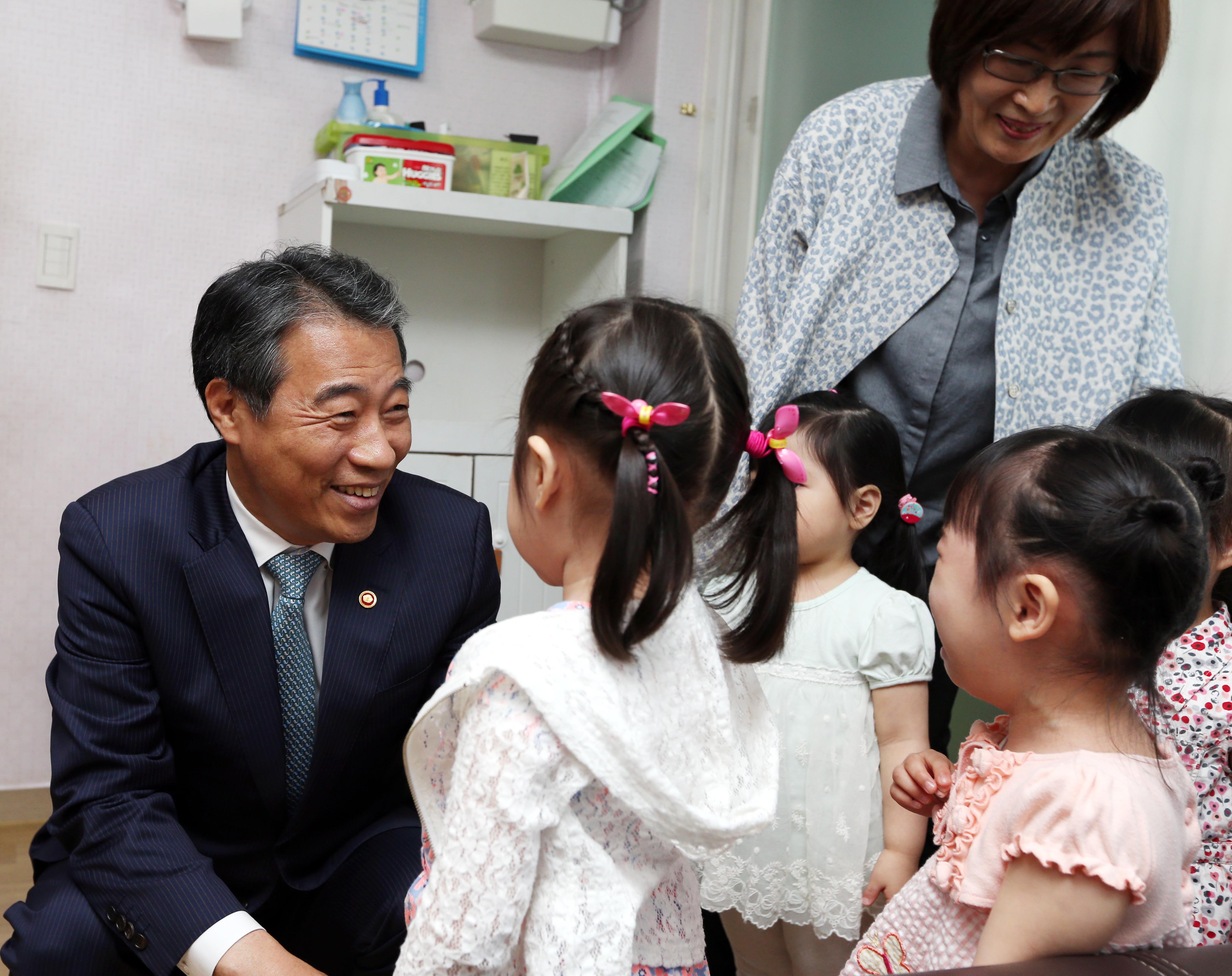 정종섭 장관, 아동양육생활시설 방문 격려