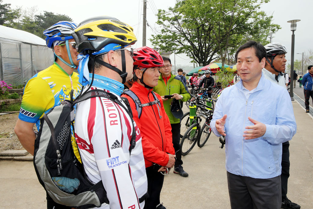 유정복 장관, 남한강 자전거길 안전관리 현장 점검