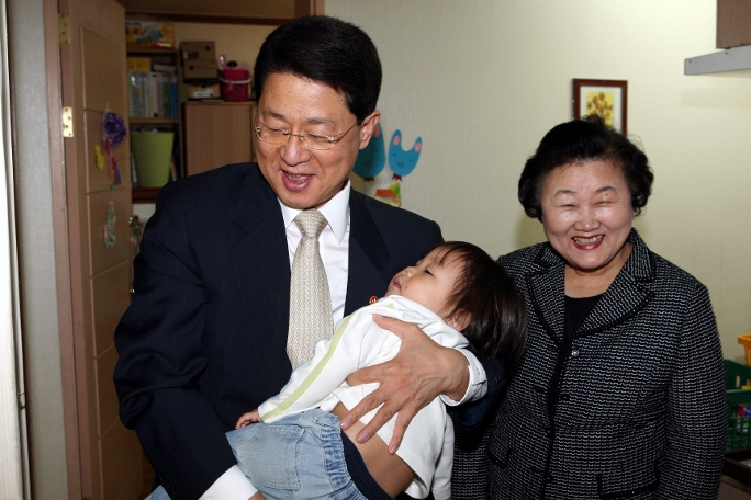 이달곤 장관, 아동복지시설 위문