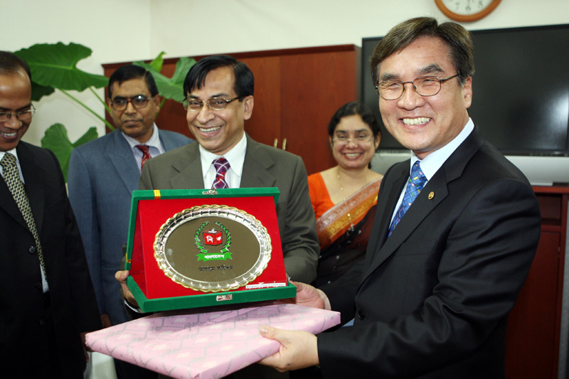 Bangladesh delegation visits MOPAS
