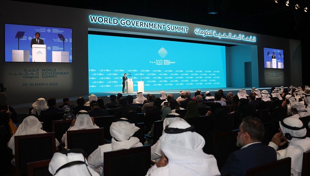 전해철 행정안전부 장관이 30일 오후(현지시간) 아랍에미리트(UAE) 두바이 엑스포 전시센터에서 열린 제8차 세계정부정상회의(World Government Summit)에 참석해 ‘코로나19 이후의 미래정부 발전방향'이라는 주제로 기조연설을 하고 있다.