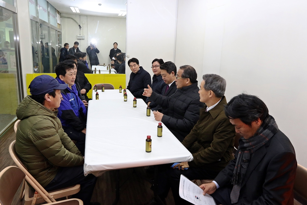 홍윤식 장관, 설맞이 전통시장(인왕시장) 현장방문
