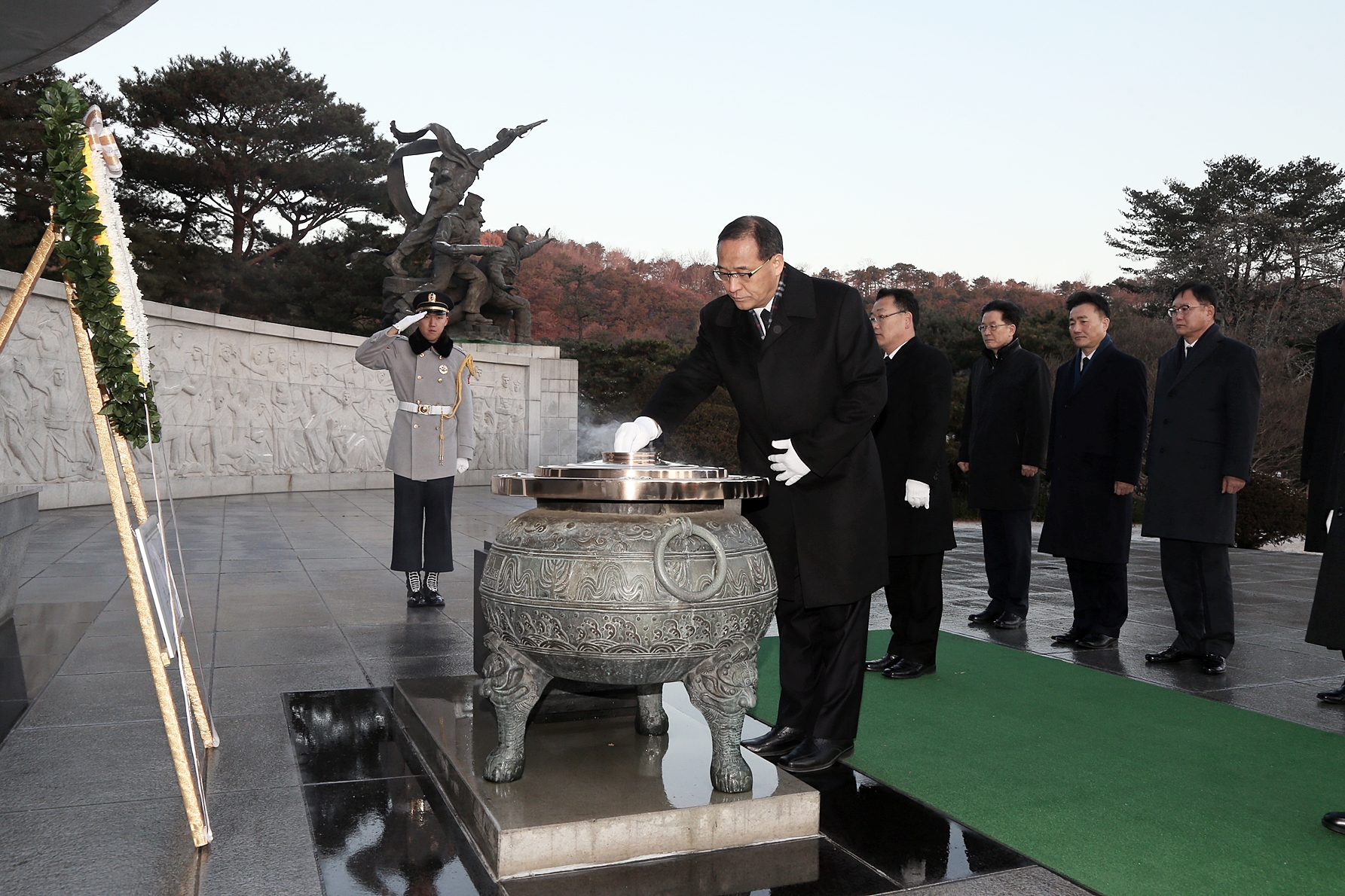 홍윤식 장관, 국립서울현충원 참배