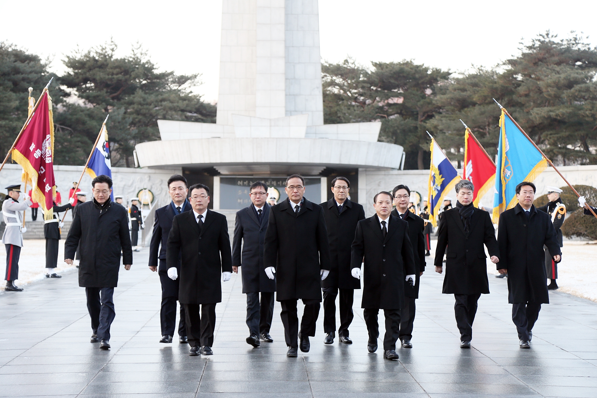 홍윤식 장관, 국립서울현충원 참배