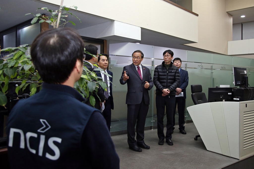 홍윤식 장관, 정부통합전산센터 방문
