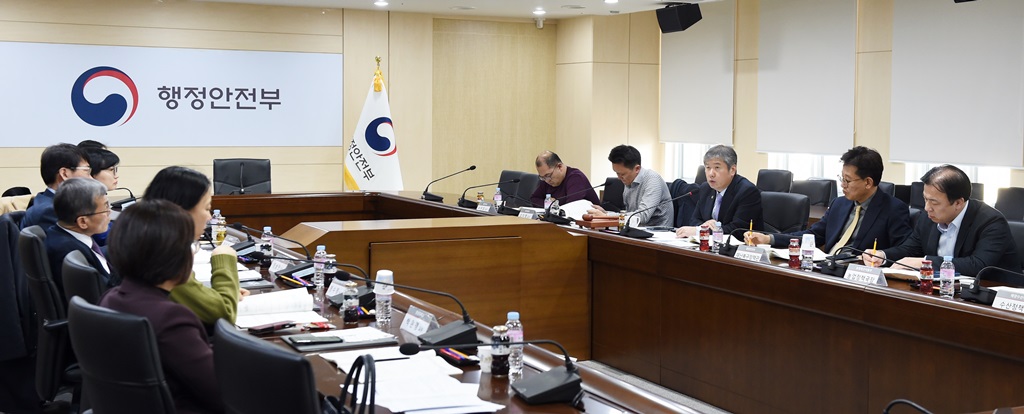 김계조 재난안전관리본부장이 18일 정부세종청사 17동 대회의실에서 열린 『제2회 풍수해보험심의위원회』에 참석해 인사 말씀을 하고 있다 