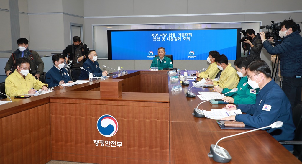 Minister Lee presides over the Central and Local Joint Drought Countermeasures Inspection and Response Enhancement Meeting held at the Government Complex Seoul in Jongno-gu, Seoul, and speaks at the meeting on the afternoon of the 7th