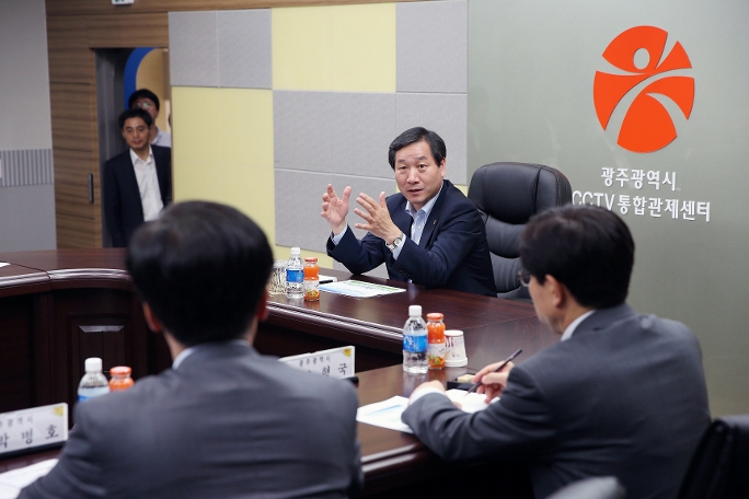 유정복 장관, 광주 CCTV 통합관제센터 방문