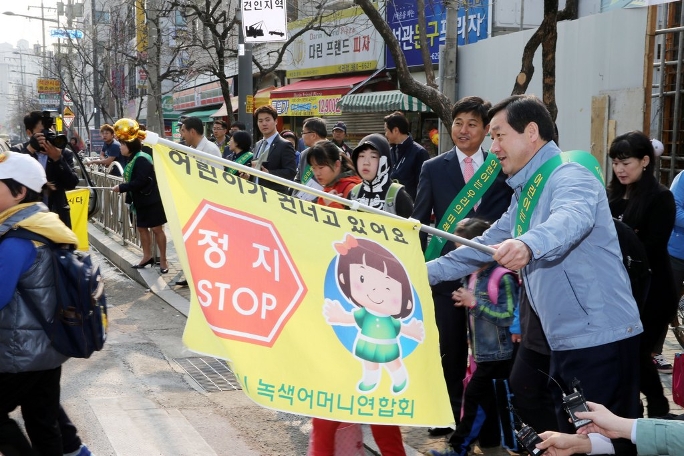유정복 장관, 어린이 교통안전지도 캠페인