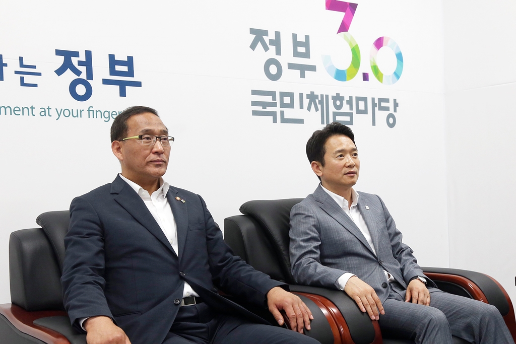 홍윤식 장관-남경필 경기도지사, 지방재정개혁방안 논의