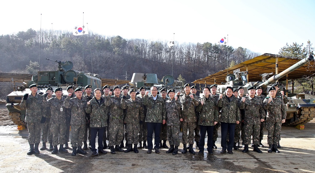 홍윤식 장관, 설 연휴 AI방역대책 점검 및 국군부대 방문