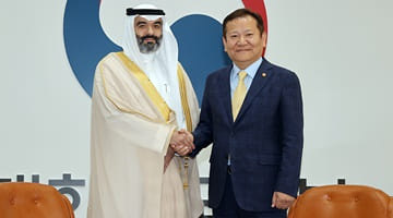 Minister Lee Sang-min receives Saudi Minister of Communications and Information Technology.