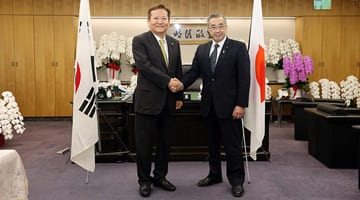 Minister of the Interior and Safety Lee Sang-min holding a ministerial-level meeting with Japan's State Minister for Internal Affairs and Communications.