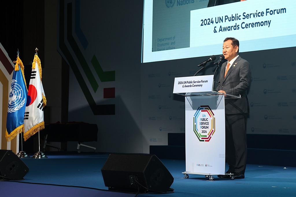 Minister of the Interior and Safety, Mr. Lee Sang-min delivers an opening speech at the 2024 United Nations Public Service Forum (2024 UN Public Service Forum) held at Songdo Convensia in Incheon on the morning of the 24th.