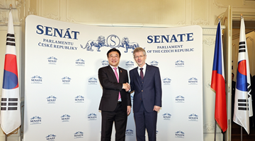 Minister of the Interior and Safety Yun Hojung Visits the Czech Senate and Fire Rescue Service