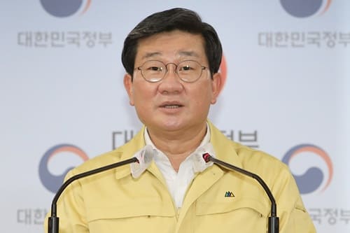 Minister Jeon Hae-cheol of the Interior and Safety gives a briefing on the outcome of the special quarantine inspection meeting on COVID-19 response