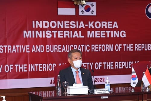 Minister Lee Sang-min visits the Indonesian Ministry of Administrative and Bureaucratic Reform and Digital Government cooperation project site.